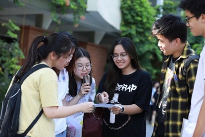 Sinh Vien Tro Lai Tr