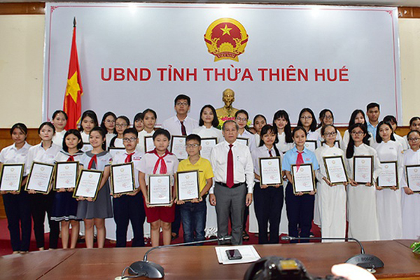 Học sinh Việt Nam đạt thành tích cao tại các kỳ thi Olympic khu vực và quốc tế